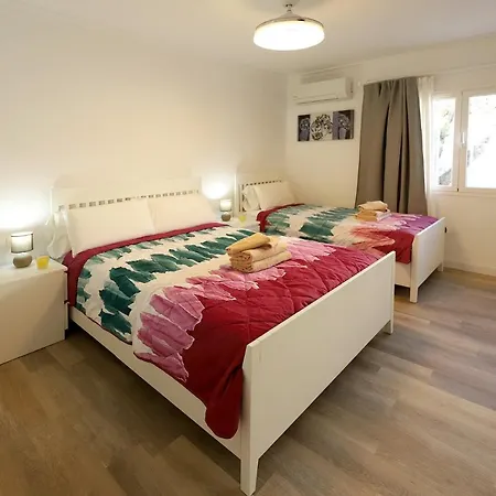 Villa Luxury Puerto Del Carmen Villa 5 Bedrooms Villa Kalina Pool Table Newly Refurbished Puerto del Carmen (Lanzarote)