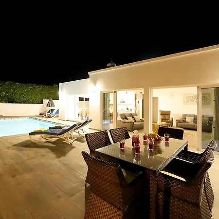 Villa Luxury Puerto Del Carmen Villa 5 Bedrooms Villa Kalina Pool Table Newly Refurbished
