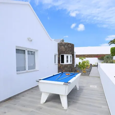 Villa Luxury Puerto Del Carmen Villa 5 Bedrooms Villa Kalina Pool Table Newly Refurbished Puerto del Carmen (Lanzarote)