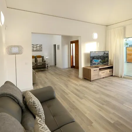 Luxury Puerto Del Carmen Villa 5 Bedrooms Villa Kalina Pool Table Newly Refurbished